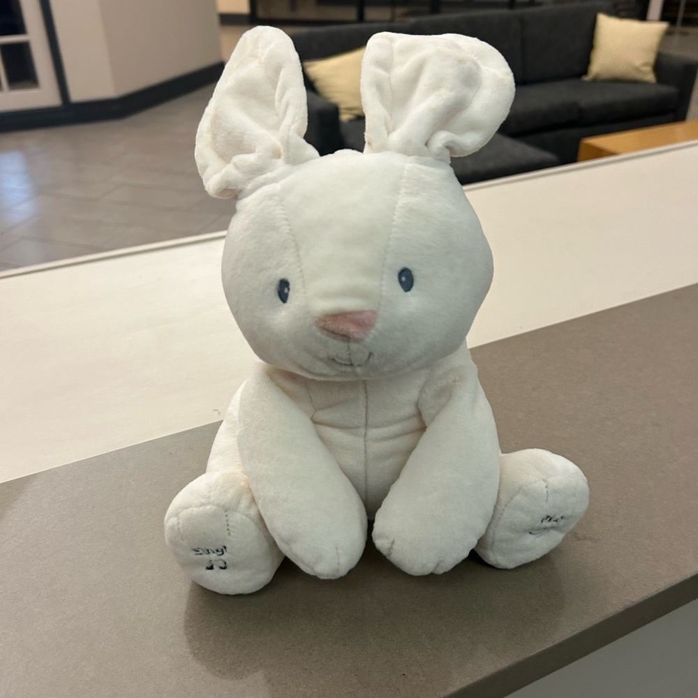 Baby Gund White Plush Bunny-bear sings and plays peek a boo! Ears flop w/music